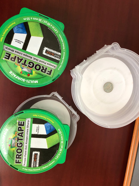 Container with Lid - plastic - Frog tape